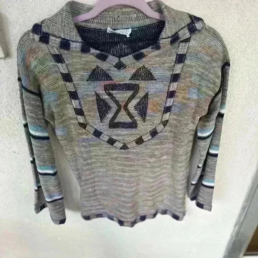 Vintage Kimlon sweater. 100% Acrylic fiber. Western Aztec print. V neck. Blue